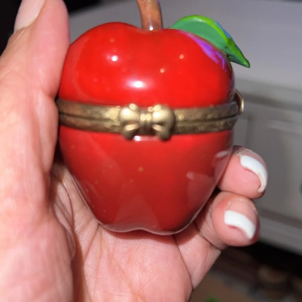 Vintage apple trinket jewelry box